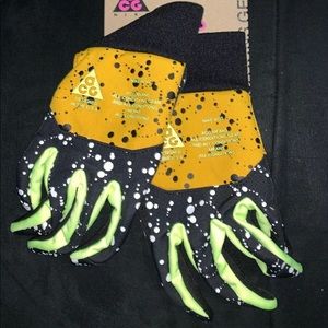 Nike ACG Running Gloves, Rare, NWT